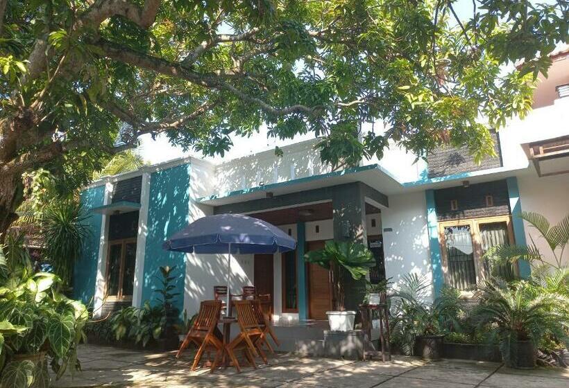 پانسیون Nusawiru Guest House