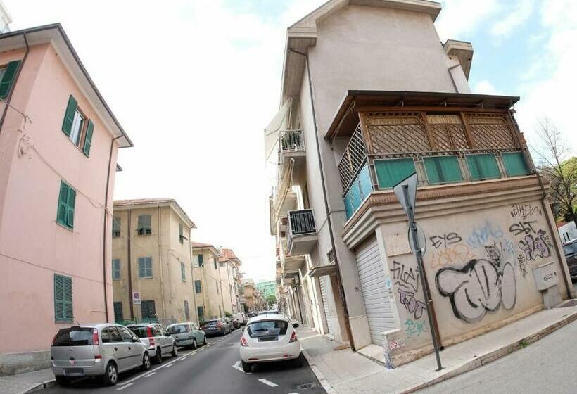 פנסיון Oasi 83