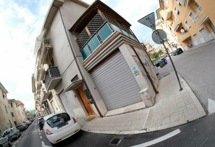 פנסיון Oasi 83