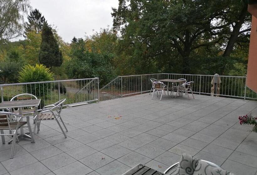 膳宿费 Penzion Janata