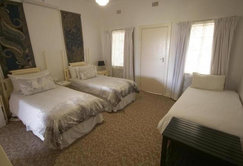 פנסיון The Overlook