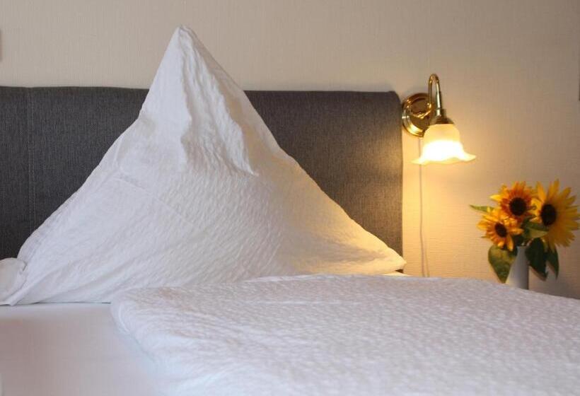 بنسيون Weingut Brennerei Gästehaus Emil Dauns