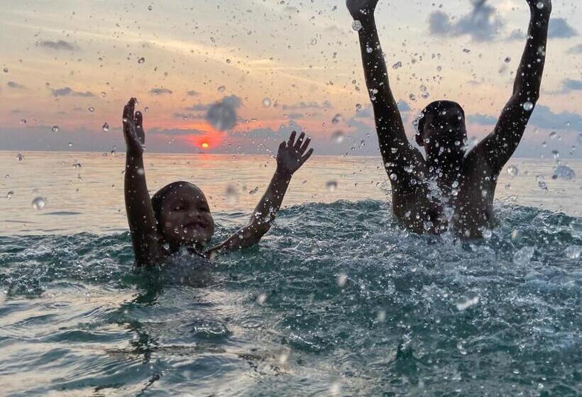 منتجع Secret Beach Bungalows