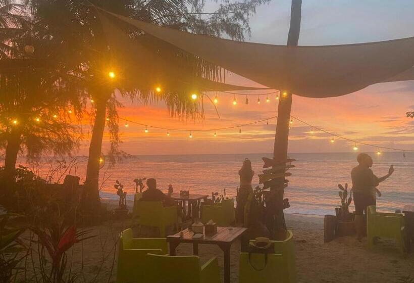 منتجع Secret Beach Bungalows