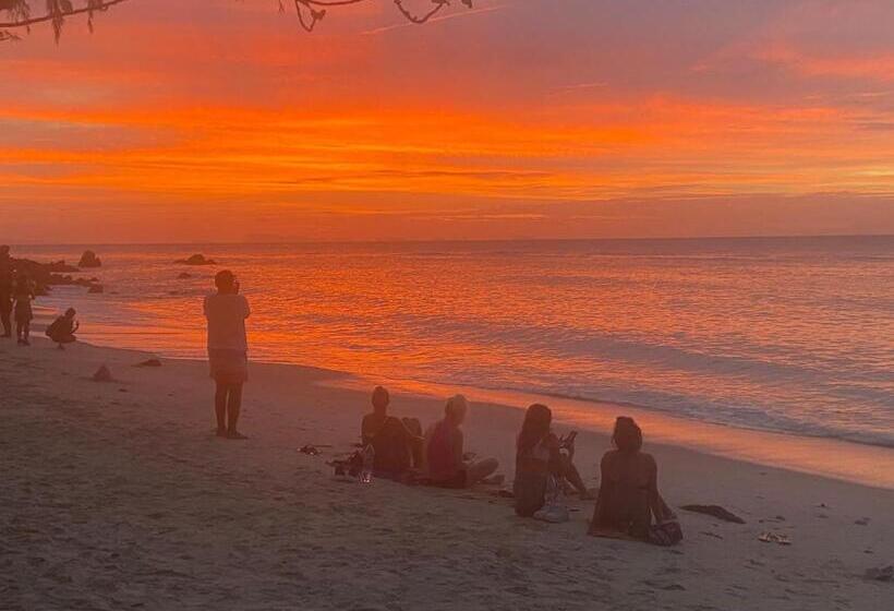 منتجع Secret Beach Bungalows