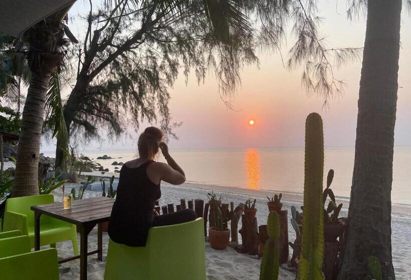 منتجع Secret Beach Bungalows