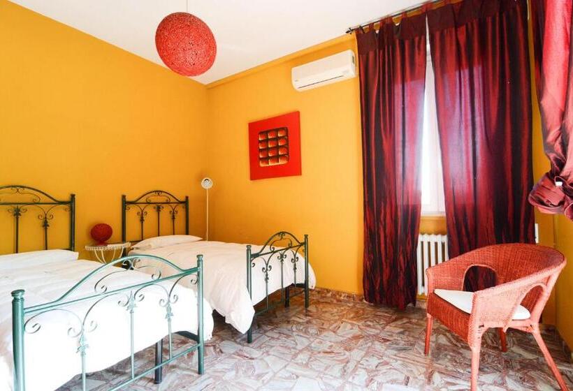 B&b Casa Fuori Casa 200 Mt Dal Casello Autostradale