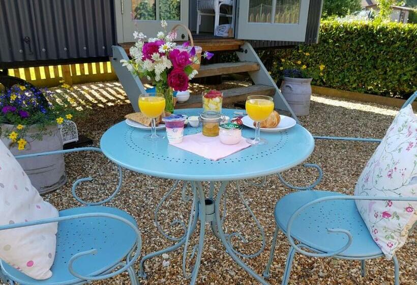 ベッドアンドブレックファースト Dolly At Lowlands