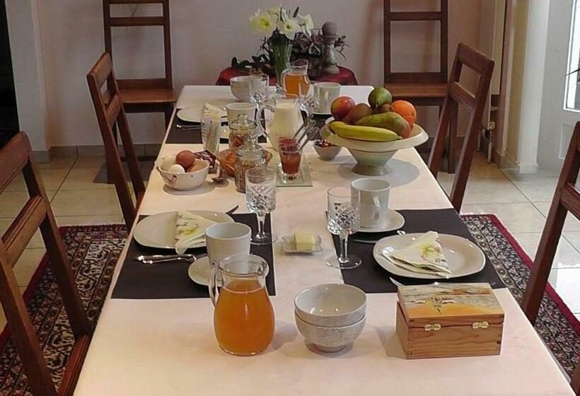 Bed and Breakfast Les Petites Chambres De La Bleue Maison