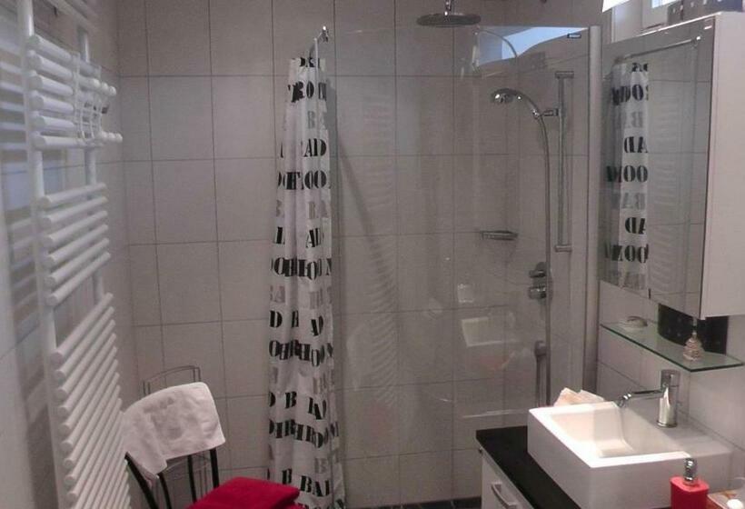 Bed and Breakfast Les Petites Chambres De La Bleue Maison