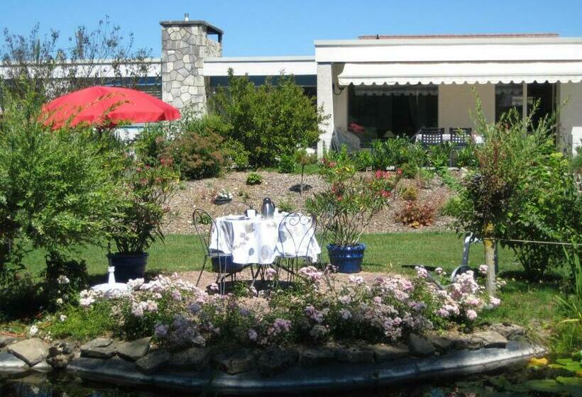 Bed and Breakfast Les Petites Chambres De La Bleue Maison