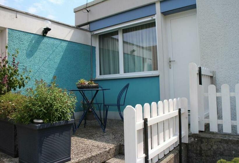 Bed and Breakfast Les Petites Chambres De La Bleue Maison