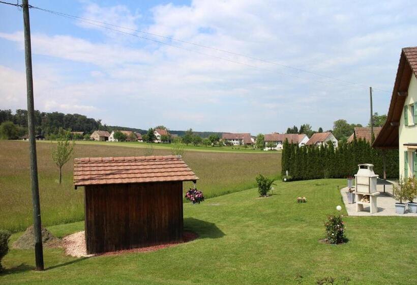 Bed and Breakfast Les Petites Chambres De La Bleue Maison