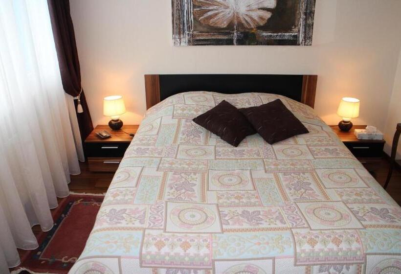 Bed and Breakfast Les Petites Chambres De La Bleue Maison