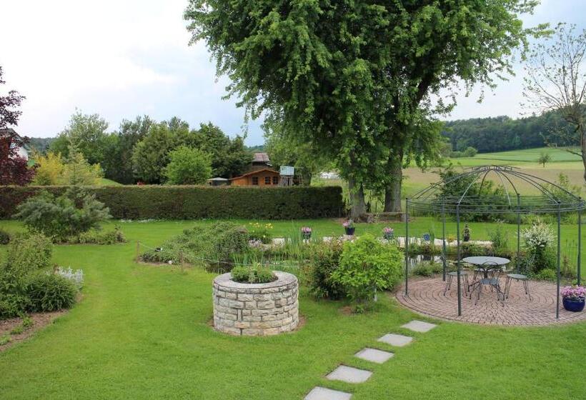 Bed and Breakfast Les Petites Chambres De La Bleue Maison