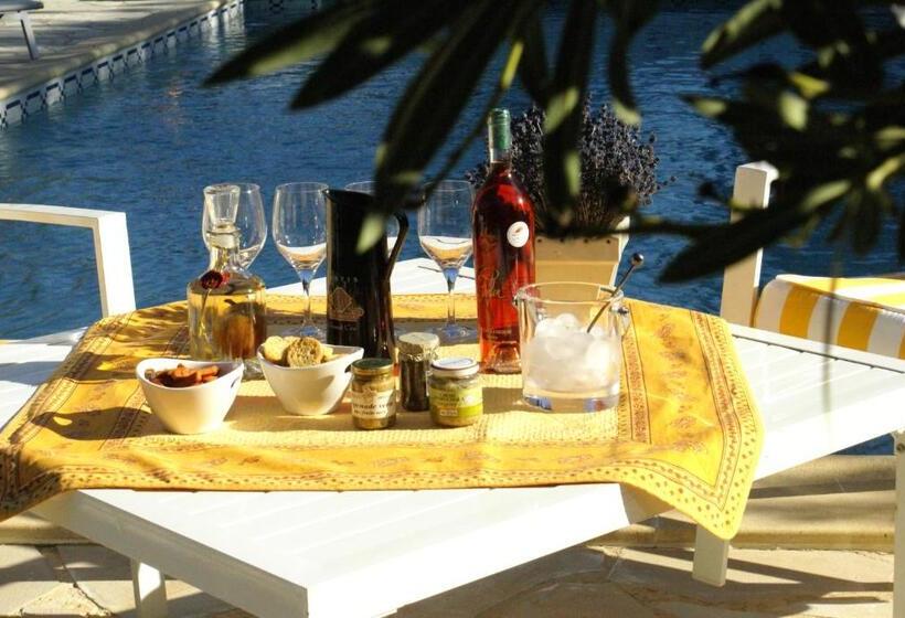 مبيت وإفطار Mas De Chantounette