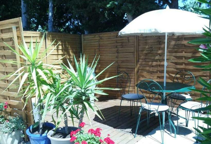 ベッドアンドブレックファースト Mas Grimaud   Gîte  Studio Et Chambres D Hôtes Familiales