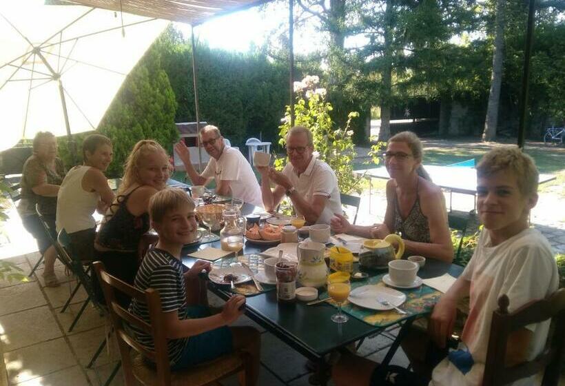 ベッドアンドブレックファースト Mas Grimaud   Gîte  Studio Et Chambres D Hôtes Familiales