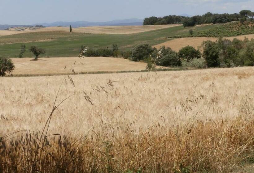 فندق Agriturismo Poggio Sassineri