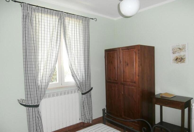 فندق Agriturismo Poggio Sassineri