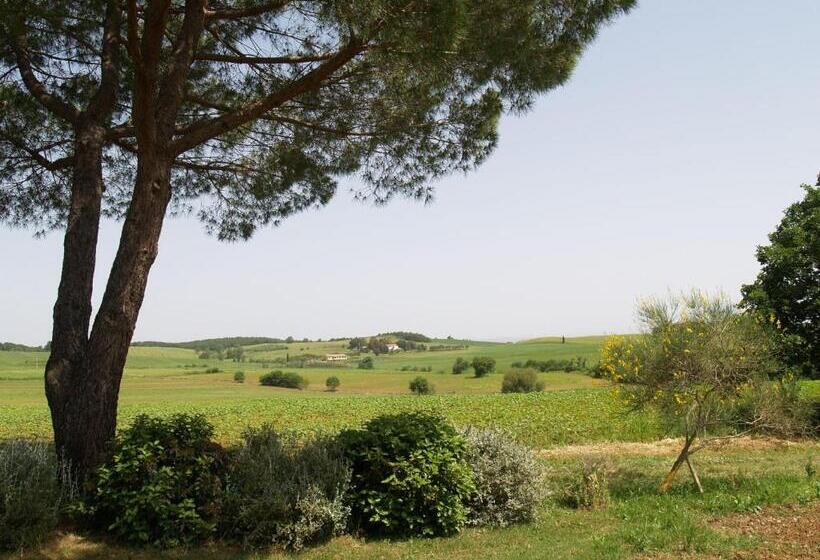 فندق Agriturismo Poggio Sassineri