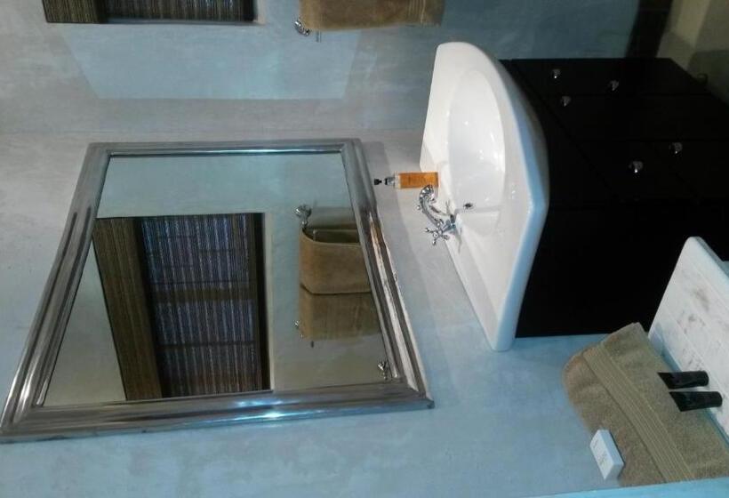 膳宿费 5th Seasons Guesthouse