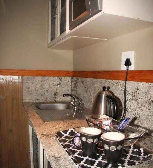 膳宿费 5th Seasons Guesthouse