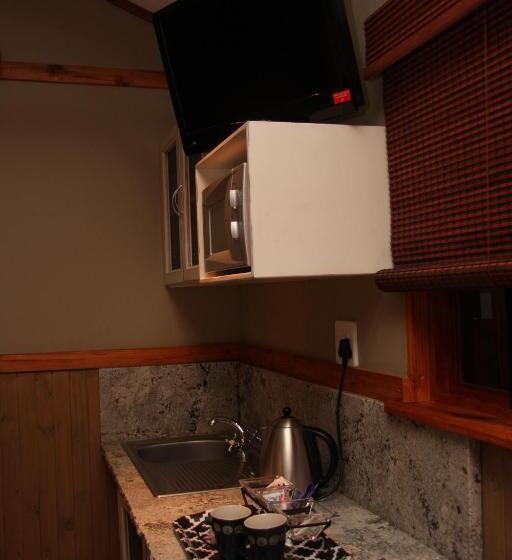 膳宿费 5th Seasons Guesthouse