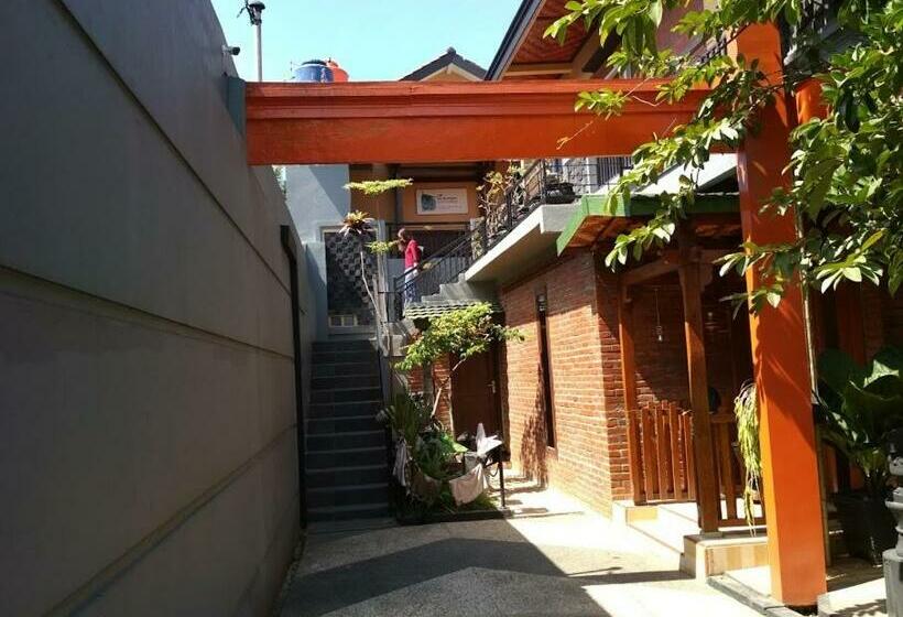 بنسيون Crown Guest House