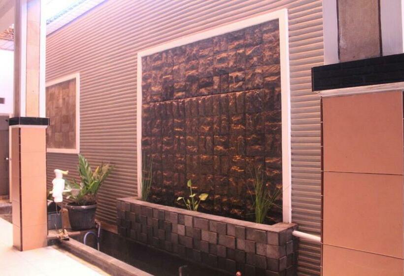 بنسيون Crown Guest House