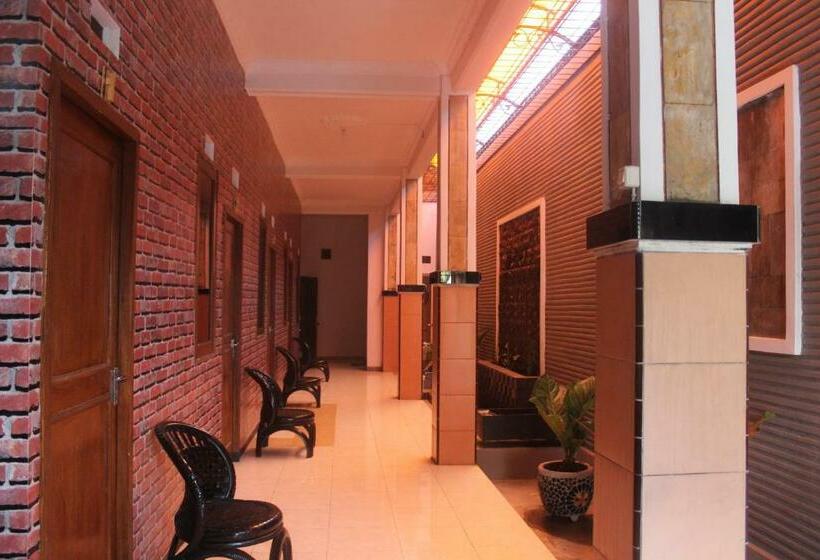 بنسيون Crown Guest House