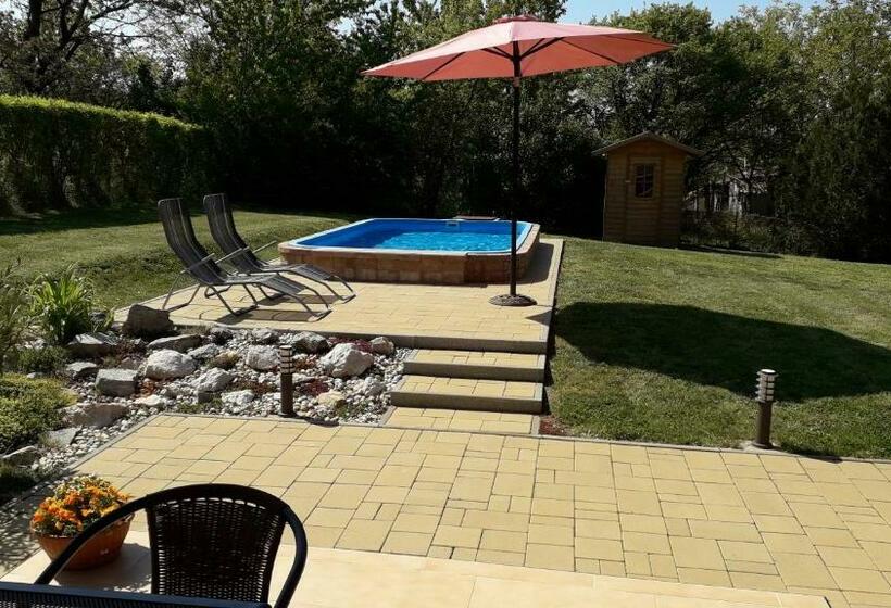 Пансион Cseresznyevirág Vendégházak