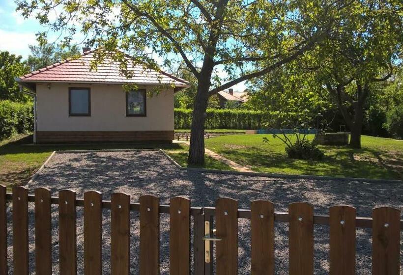 Пансион Cseresznyevirág Vendégházak