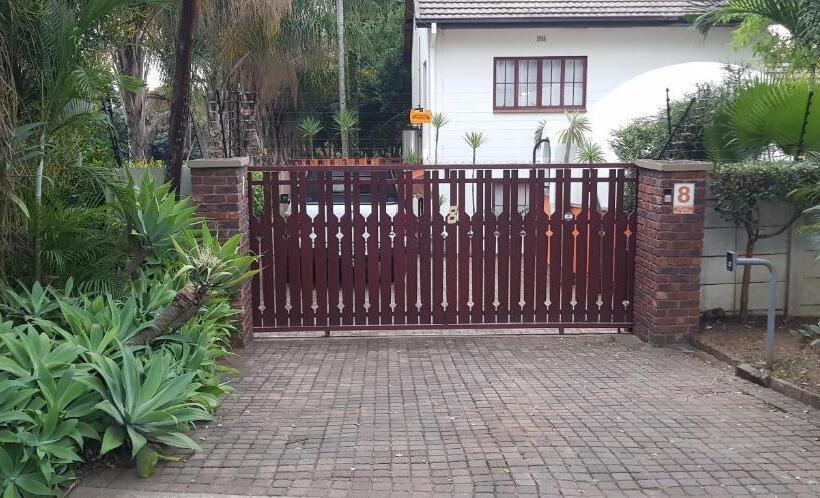 膳宿费 Dome Home Accommodation