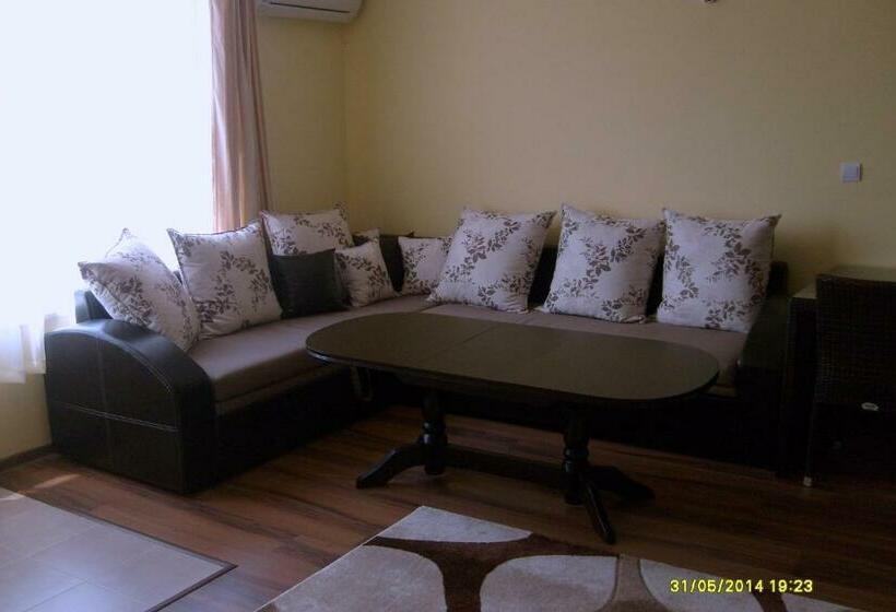 펜션 Guest Rooms Mihaylovi