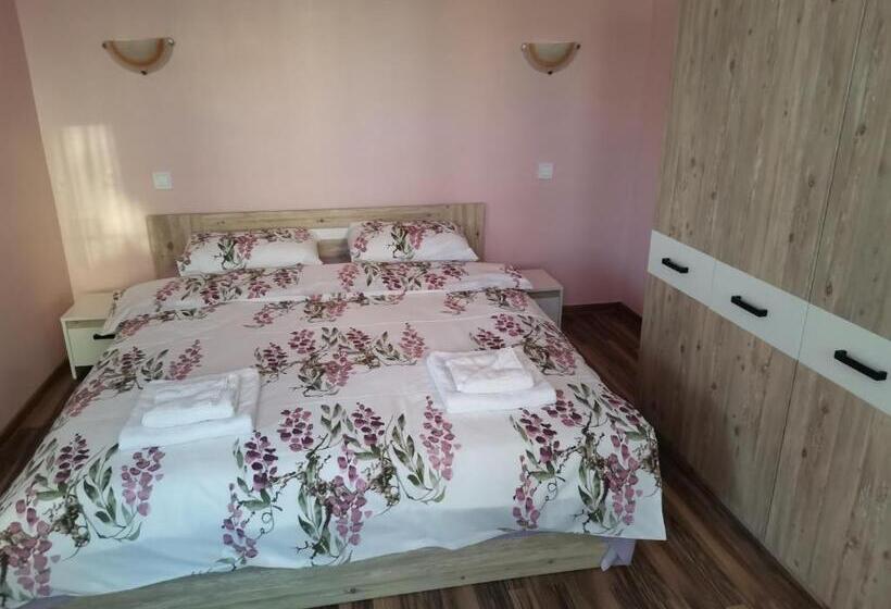 펜션 Guest Rooms Mihaylovi