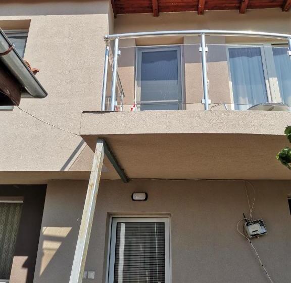 펜션 Guest Rooms Mihaylovi