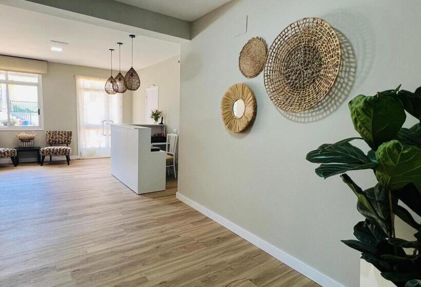 پانسیون Hostal Eden