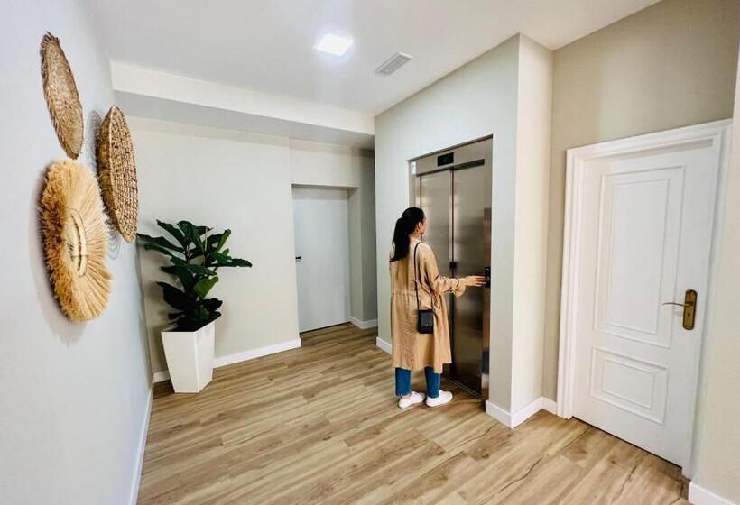 پانسیون Hostal Eden