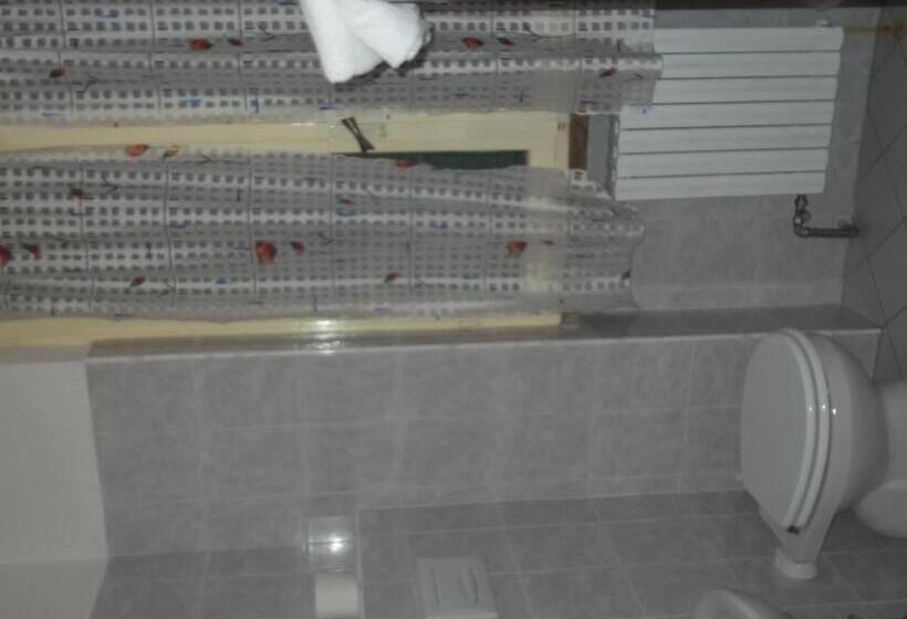 بنسيون Locanda La Cascina