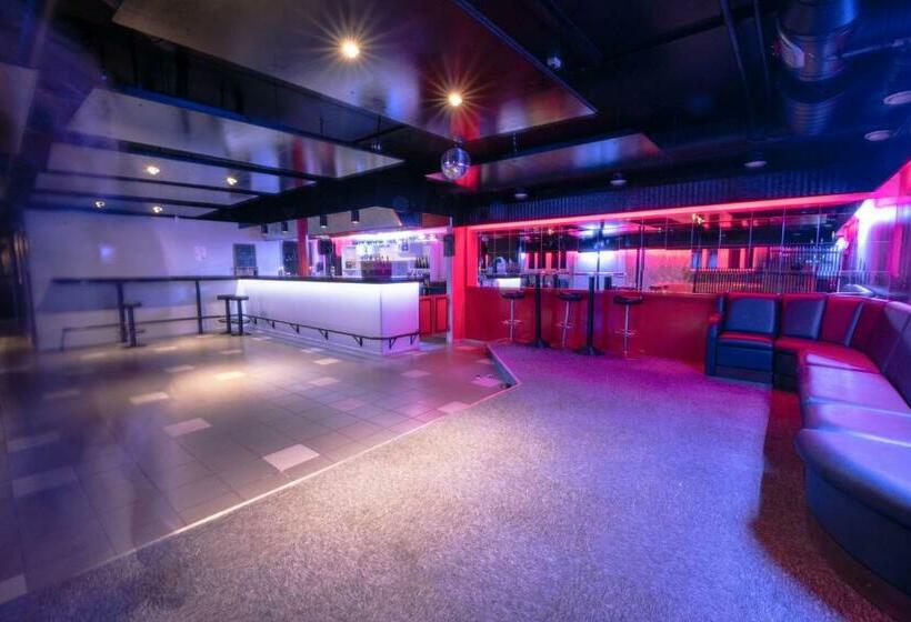 פנסיון Lyngseidet Gjestegård As