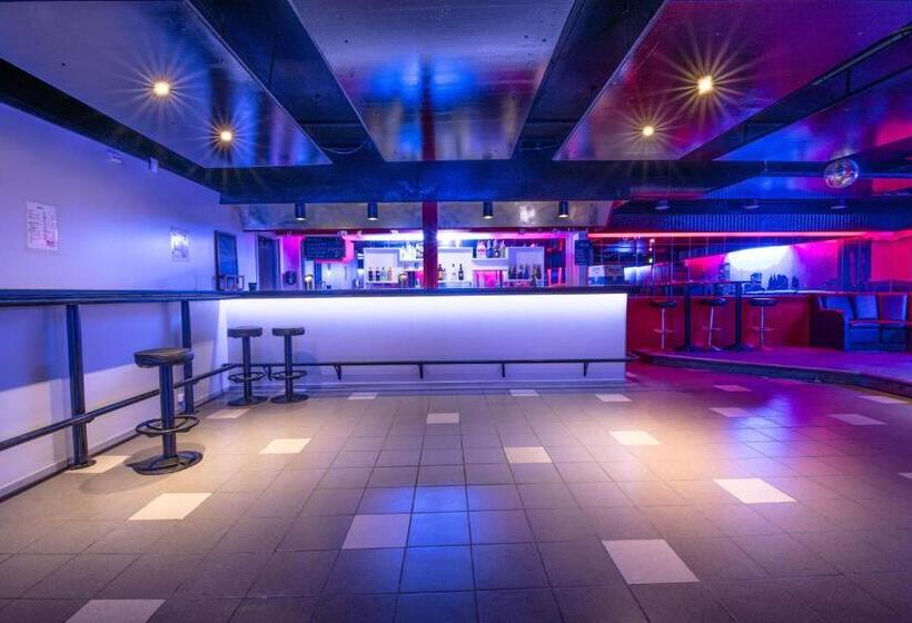 פנסיון Lyngseidet Gjestegård As