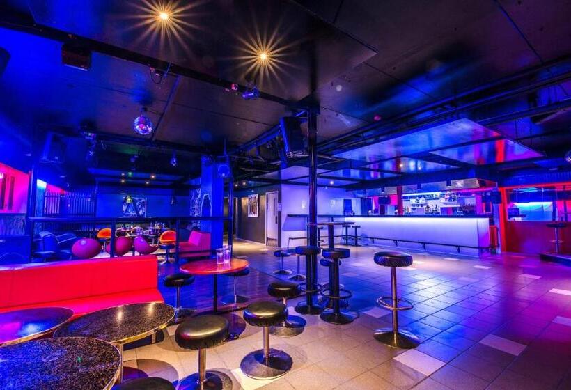 פנסיון Lyngseidet Gjestegård As