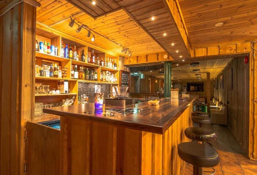 פנסיון Lyngseidet Gjestegård As