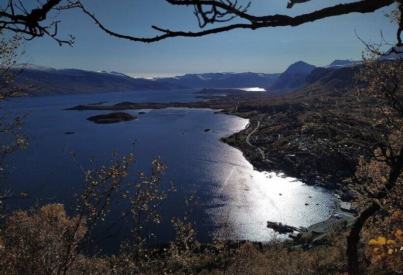 פנסיון Lyngseidet Gjestegård As