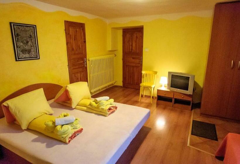 ペンション Ubytovanie Klinger   Chata Nad Jazerom