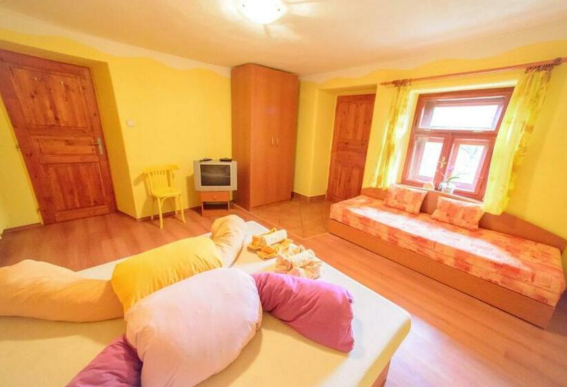 ペンション Ubytovanie Klinger   Chata Nad Jazerom