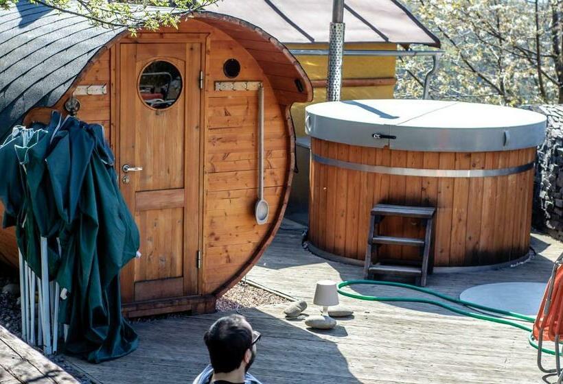 ペンション Ubytovanie Klinger   Chata Nad Jazerom