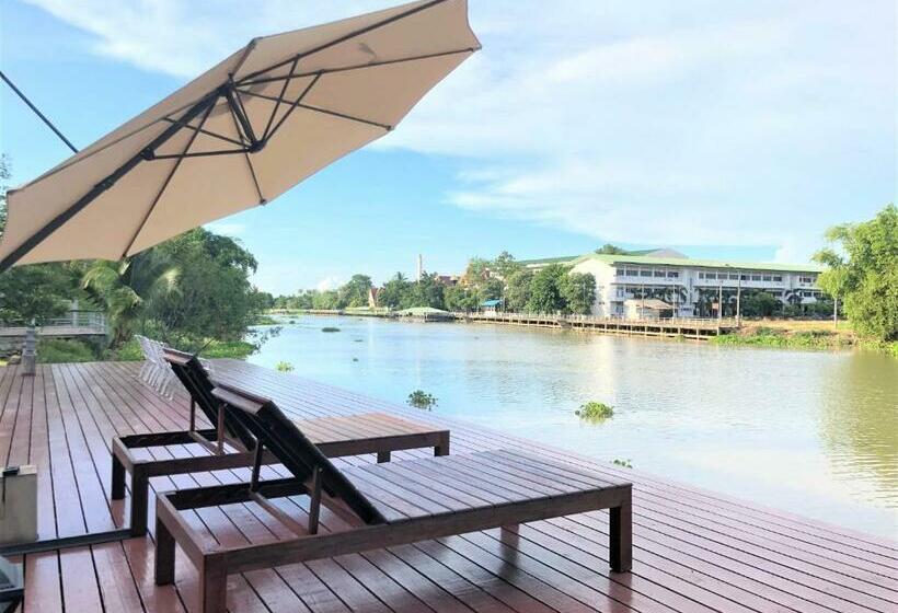 リゾートホテル Thararin Villa