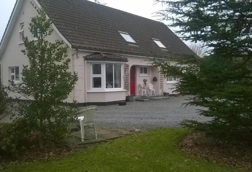 Twin Oaks Bed & Breakfast